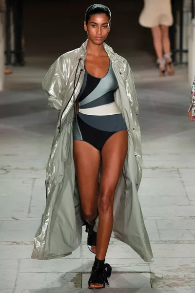 Look 11